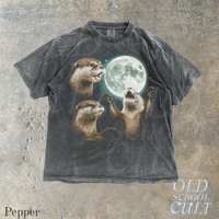 Otter Howling to Moon Vintage 90s Style Graphic T-Shirt