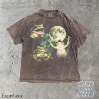 Frog Howling To Moon Vintage 90s Style Graphic T-Shirt