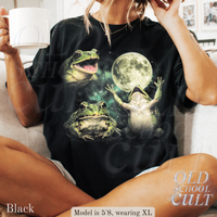 Frog Howling To Moon Vintage 90s Style Graphic T-Shirt