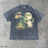 Frog Howling To Moon Vintage 90s Style Graphic T-Shirt