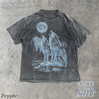 Two Wolves Howling To Moon Vintage 90s Graphic T-Shirt, Retro Wolf Wildlife Shirt