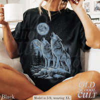 Two Wolves Howling To Moon Vintage 90s Graphic T-Shirt, Retro Wolf Wildlife Shirt